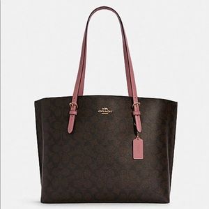 Women’s coach purse, large tote. New with no blemishes or scuffs